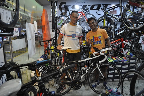 With triathlon legend Noy Jopson in Cebu City, October 2013